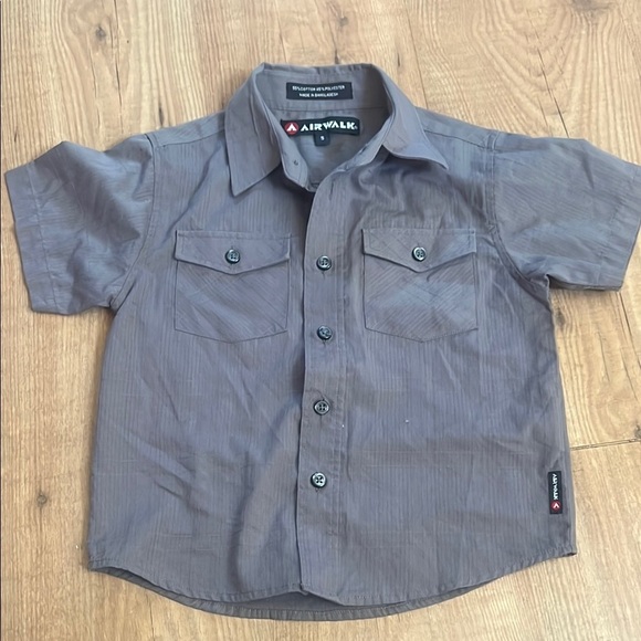 Boys Airwalk Gray Short Sleeve Button Down Shirt Size 5 | Skater Style Top - Picture 5 of 9